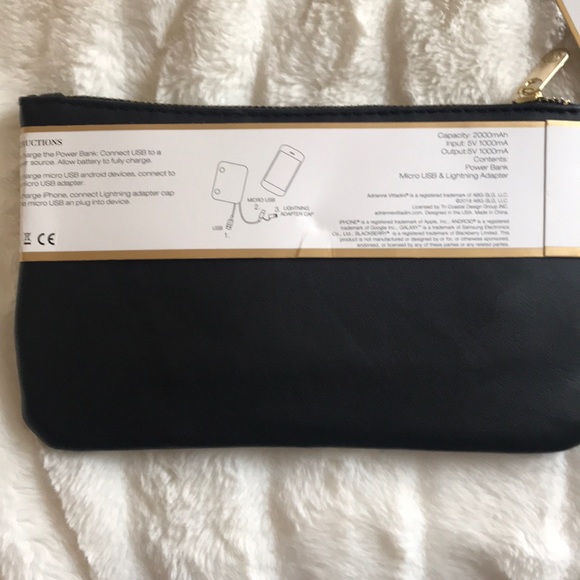 Adrienne Vittadini Charging wallet w/ RFID protect - Picture 4 of 5